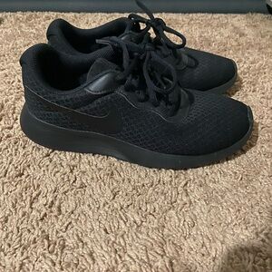 Nike Womens Black Sneakers